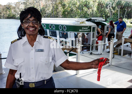 Florida, Süd, Silver Springs, State Park, Silver River Water, Glasbodenboot, Chief Micanopy, Schwarze Afrikanische Afrikaner ethnische Minderheit, Erwachsene Erwachsene Stockfoto