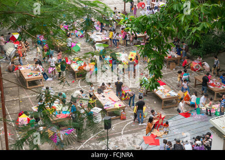 ZHONGSHAN GUANGDONG CHINA-SEP 20,2015: Familien, Laternen für chinesischen Mittherbstfest am September 20,2015 in Zhongshan, Gua Stockfoto