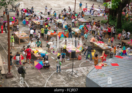 ZHONGSHAN GUANGDONG CHINA-SEP 20,2015: Familien, Laternen für chinesischen Mittherbstfest am September 20,2015 in Zhongshan, Gua Stockfoto