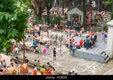 ZHONGSHAN GUANGDONG CHINA-SEP 20,2015: Familien, Laternen für chinesischen Mittherbstfest am September 20,2015 in Zhongshan, Gua Stockfoto