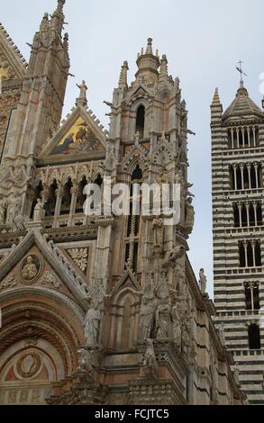 Dom von Siena (Kathedrale der Himmelfahrt der Jungfrau Maria). Siena, Italien Stockfoto