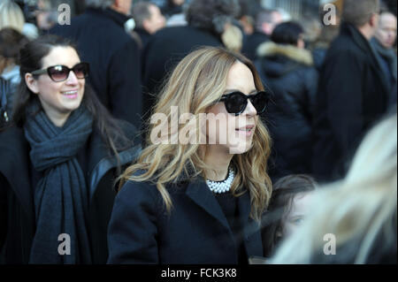 Montreal, Kanada. 22. Januar 2016. Julie Snyder Arrivedto die Beerdigung des kanadischen Künstlern Agent Rene Angelil, der Ehemann von Sängerin Celine Dion auf Notre-Dame-Basilika, Kanada am 22. Januar 2016 statt. Foto: KADRI MOHAMED/IMAGESPIC Agentur Credit: Imagespic/Alamy Live-Nachrichten Stockfoto