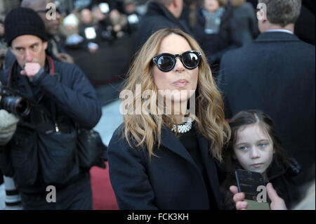 Montreal, Kanada. 22. Januar 2016. Julie Snyder Arrivedto die Beerdigung des kanadischen Künstlern Agent Rene Angelil, der Ehemann von Sängerin Celine Dion auf Notre-Dame-Basilika, Kanada am 22. Januar 2016 statt. Foto: KADRI MOHAMED/IMAGESPIC Agentur Credit: Imagespic/Alamy Live-Nachrichten Stockfoto