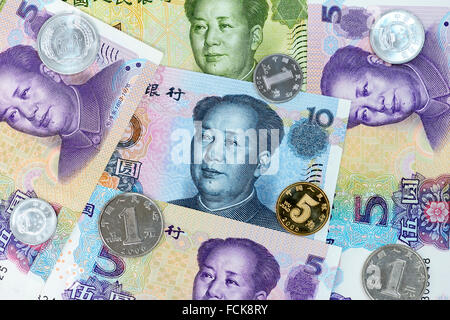 Chinesische Yuan Scheine und Münzen Stockfoto