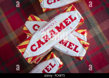 Tunnock Karamell Waffeln hergestellt ein Schokolade überdachten Karamell-Keks von Tunnocks Ltd in Uddingston, Schottland Stockfoto