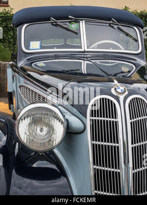 PARMA, Italien - APRIL 2015: Bmw Retro Oldtimer Frontansicht Detail Stockfoto