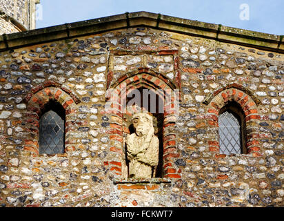 Südportal Detail an die Pfarrkirche St. Nikolaus bei Potter Heigham, Norfolk, England, Vereinigtes Königreich. Stockfoto