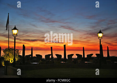 Terrasse des Luxus-Resort "Huis ter Duin" bei Sonnenuntergang, Noordwijk Aan Zee, Niederlande-Europa Stockfoto