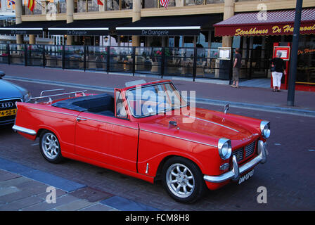 klassische rote Triumph Herald Cabrio Stockfoto