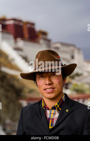 Porträt vor Potala-Palast Stockfoto