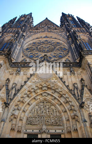 St Vitus Cathedral Haupteingang Tür Bogen Prag Tschechische Republik Stockfoto