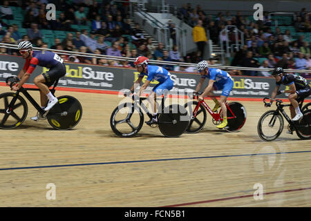 Manchester, UK. 23. Januar 2016. UK Revolution Serie Runde 6 am nationalen Radsport Zentrum. Fahrer in der Mens UCI Punkte Rennen Credit konkurrieren: Dan Cooke/Alamy Live News Stockfoto