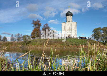 Die Kirche der Fürbitte der Heiligen Jungfrau am Fluss Nerl. Russland. 12. Jahrhundert. Stockfoto