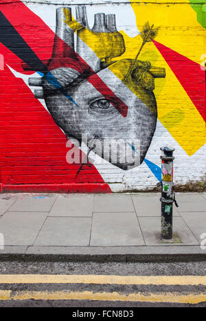 LONDON, UK - 13. Januar 2016: Urban Street Art Darstellung ein menschliches Herz und Auge, befindet sich in East London, am 13. Januar 201 Stockfoto