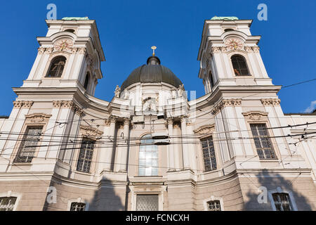 Holy Trinity Church oder Dreifaltigkeitskirche Fassade in Salzburg, Österreich Stockfoto