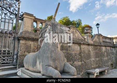 Einhorn statue closeup im Mirabellgarten in Salzburg, Österreich. Stockfoto