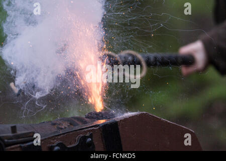 Nantwich, Cheshire, UK. 23. Januar 2016. Belagerung von Nantwich Reenactment.  Seit über 40 Jahren sammelten sich die treuen Truppen von The Sealed Knot in der historischen Stadt für eine spektakuläre Nachstellung der blutigen Schlacht, die vor fast 400 Jahren stattgefunden und markierte das Ende der langen und schmerzhaften Belagerung der Stadt.  Rundköpfen, Kavaliere und andere historische Entertainer konvergiert auf das Zentrum die Schlacht nachstellen. Die Belagerung im Januar 1644 war eines der wichtigsten Konflikte des englischen Bürgerkriegs.  Bildnachweis: Marphotographics/Alamy Live-Nachrichten Stockfoto