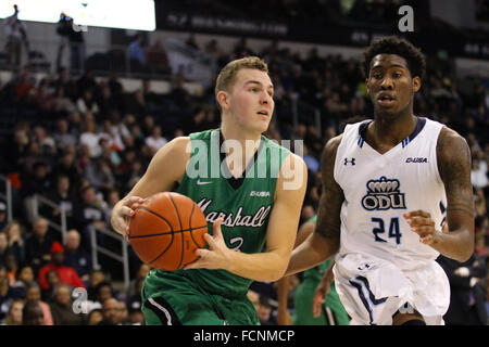 Norfolk, VA, USA. 23. Januar 2016. Marshall donnernde Herde Wache Jon Elmore (33) von Old Dominion Monarchs bewacht wird vorwärts Zoran Talley (24) während der Marshall donnernde Herde Vs Old Dominion Monarchs Spiel im Ted konstante Center in Norfolk, VA. Marshall schlagen Old Dominion 78 / 75. Jen Hadsell/CSM/Alamy Live-Nachrichten Stockfoto