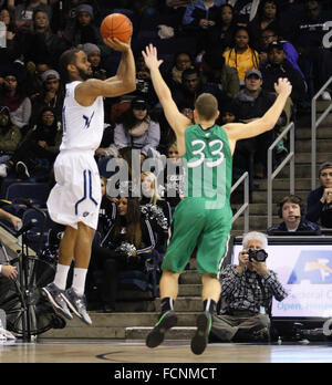 Norfolk, VA, USA. 23. Januar 2016. Old Dominion Monarchs bewachen Aaron Bacote (1) schießt über Marshall donnernde Herde Wache Jon Elmore (33) während die Marshall donnernde Herde Vs Old Dominion Monarchs Spiel im Ted konstante Center in Norfolk, VA. Marshall schlagen Old Dominion 78 / 75. Jen Hadsell/CSM/Alamy Live-Nachrichten Stockfoto