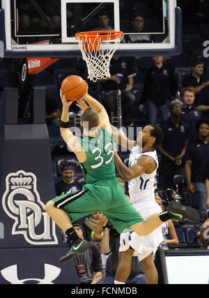 Norfolk, VA, USA. 23. Januar 2016. Marshall donnernde Herde Wache Jon Elmore (33) schießt über Old Dominion Monarchs Wache Trey Freeman (20) im Marshall donnernde Herde Vs Old Dominion Monarchs Spiel im Ted konstante Center in Norfolk, VA. Marshall schlagen Old Dominion 78 / 75. Jen Hadsell/CSM/Alamy Live-Nachrichten Stockfoto