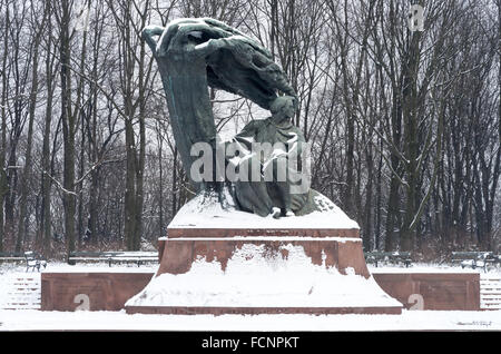 Frederic Chopin-Denkmal im Winter, Łazienki kann (Royal Lazienki-Park), Warschau, Polen Stockfoto