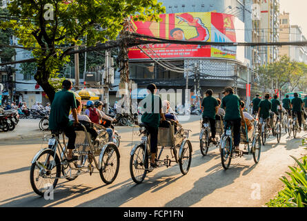 Touristische Runde Ho-Chi-Minh-Stadt Vietnam auf Zyklus Rickshaw genommen. Die Rikscha ist üblich und kann die Stadt gesehen. Stockfoto