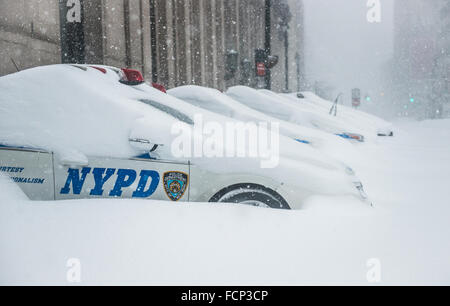 New York, USA. 23. Januar 2016. Szene von Midtown Manhattan, New York City während Blizzard Sturm Jonas. 23. Januar 2016. Bildnachweis: Brigette Supernova / äußere Fokus Fotos/Alamy Live News Stockfoto