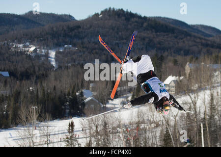 Val Saint-Cme, Quebec, Kanada. 23. Januar 2016. Chloe Dufour-Lapointe von Kanada (3) während der Freestyle-Ski Welt Cup Buckelpiste bei Val Saint-Cme, Quebec, Kanada. Daniel Lea/CSM/Alamy Live-Nachrichten Stockfoto