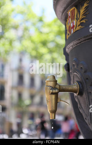 Wasser-Brunnen auf Les Rambles, Ciutat Vella Bezirk, Barcelona, Spanien. Stockfoto