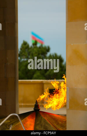 Baku, Aserbaidschan. 23. Januar 2016. Feuer und Hintergrund Flagge Aserbaidschan in Baku. © Aziz Karimow/Pacific Press/Alamy Live-Nachrichten Stockfoto