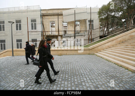 Baku, Aserbaidschan. 23. Januar 2016. Bürger, die von Baku im Park in Baku. © Aziz Karimow/Pacific Press/Alamy Live-Nachrichten Stockfoto