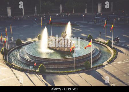 Luftaufnahme der Cibeles-Brunnen am Plaza de Cibeles in Madrid in einem schönen Sommertag, Spanien Stockfoto