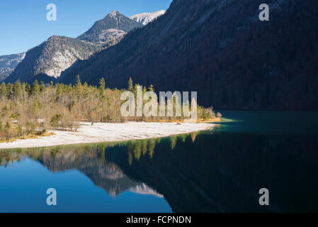 Kies-Delta des Eis Creek am Lake Königssee in der Nähe von St Bartholomae Kirche im Nationalpark Berchtesgaden in den Morgen-su Stockfoto