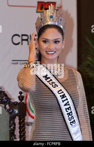 Quezon City, Philippinen.  24. Januar 2016. Miss Universe 2015 Pia Alonzo Wurtzbach aus den Philippinen besucht eine Pressekonferenz in Quezon City, Philippinen, 24. Januar 2016. Wurtzbach gekrönt wurde Miss Universe letzten Monat in einer Drama-gefüllt-Show nach dem Festzug Host, Komiker Steve Harvey, falsch verstanden seine Cue Card und ursprünglich angekündigt Miss Kolumbien als Sieger vor sich zu entschuldigen und sagen Wurtzbach gewonnen hatte. Bildnachweis: Xinhua/Alamy Live-Nachrichten Stockfoto