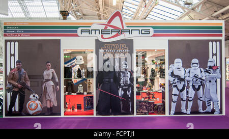 London, UK.  24. Januar 2016. Star Wars Spielzeug sind in Hülle und Fülle in der Londoner Olympia zur Eröffnung der diesjährigen Spielwarenmesse, die einzige dedizierte Spielzeug, Spiel und Hobby-Ausstellung im Vereinigten Königreich.  Präsentiert von der britischen Toy and Hobby Association, zu sehen sind die neuen und innovativen Linien und müssen Produkte für die nächsten 12 Monate. Bildnachweis: Stephen Chung / Alamy Live News Stockfoto