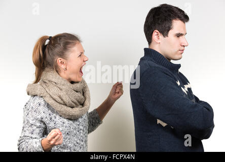 junges Paar, Mann und Frau, Kampf Stockfoto