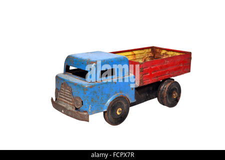 alte LKW-kommunistischen Ära Retro-Spielzeug auf weißem Hintergrund Stockfoto