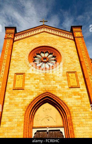 Italien Lombardei in der Villa Cortese alte Kirche geschlossen Turm Ziegelmauer Stockfoto