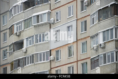 Charkiw, Ukraine. 19. Januar 2016. Ein mehrstöckiges Appartementhaus in Charkow, Ukraine, 19. Januar 2016. Foto: Soeren Stache/Dpa/Alamy Live News Stockfoto