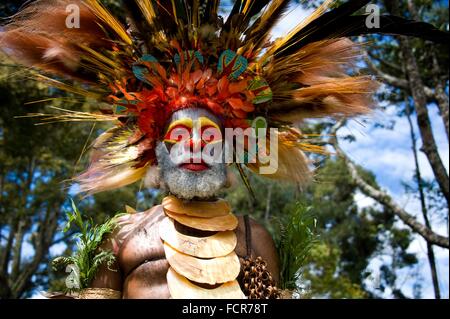 Ein Tribesman während der Feier des Highland Stämme auf den Mount Hagen Kultur Show 8. August 2013 in Mount Hagen, Papua-Neuguinea Stockfoto