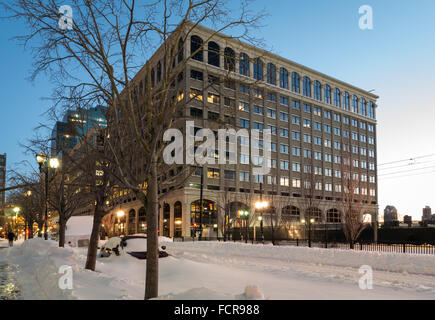 Jersey City, USA. 24. Januar 2016. Die Sonne geht über Jersey City, wo die Jonas Blizzard die Straßen, im Schnee Credit verlassen hat: Elizabeth Wake/Alamy Live News Stockfoto