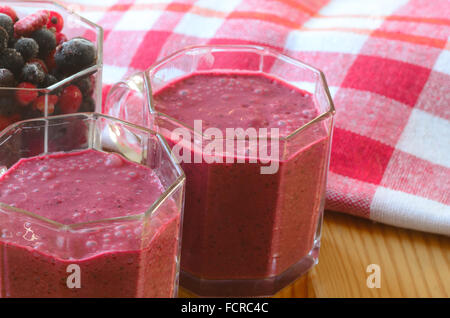 hausgemachte Frucht-Smoothie in Glas Stockfoto