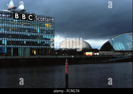 Am Abend fällt auf den BBC-Büros in Glasgow. Bildnachweis: Tony Clerkson/Alamy Live-Nachrichten Stockfoto