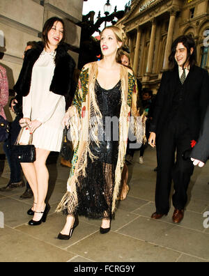 London, UK, 13. Mai 2013. Daisy Lowe und Thomas Cohen und Peaches Geldof sahen bei der Ankunft im Criteria Restaurant auf Piccadilly für die Vorführung des Großen Gatsby. Quelle: PatPhoto/Alamy Live News Stockfoto