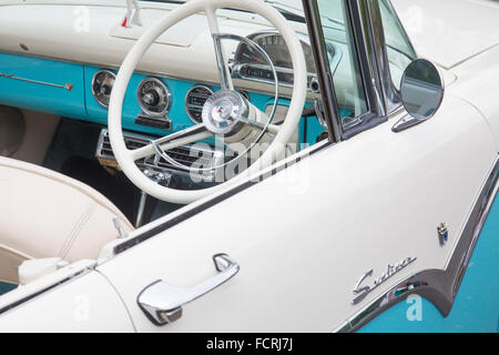 Ford Fairlane Sunliner Cabriolet, klassisches amerikanisches Auto, in Canberra, ACT, Australien Stockfoto