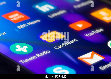Eine extreme Nahaufnahme Makroaufnahme eines Smartphone-Bildschirms konzentrierte sich auf die Google Cardboard app Stockfoto
