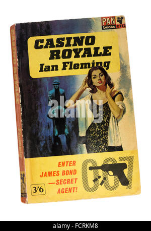 James Bond, Casino Royale Paperback Buch von Autor Ian Fleming Stockfoto