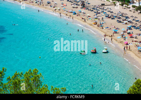 Ibiza Cala de Sant Vicent Caleta de San Vicente Strand türkisfarbenes Wasser Stockfoto