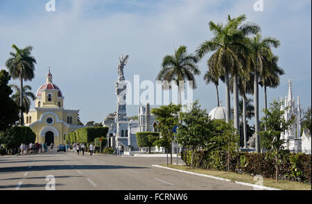 Nekropole Cristobal Colon, Stadtteil Vedado, Havanna, Kuba Stockfoto