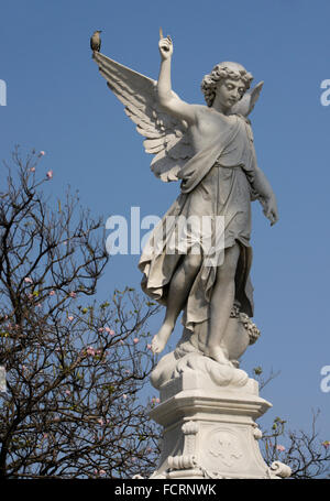 Denkmal in Nekropole Cristobal Colon, Stadtteil Vedado, Havanna, Kuba Stockfoto